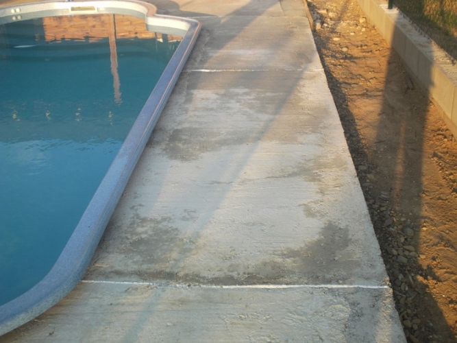Pool Aufbau auf Bodenplatte Seite